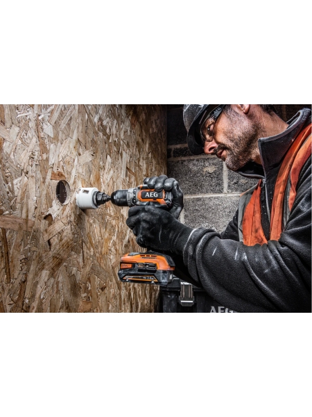 Бесщеточная аккумуляторная дрель-шуруповерт AEG BS18SBL-202C 4935472277