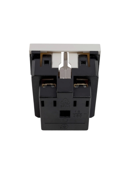 Розетка с з/к. со шторками белая Gigant 851104-1GI