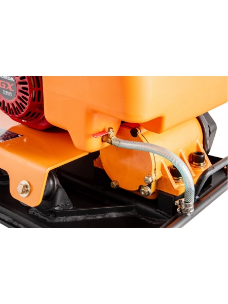 Виброплита с баком для воды 5.5 л.с. Gigant Honda Engine BVP80T-H160