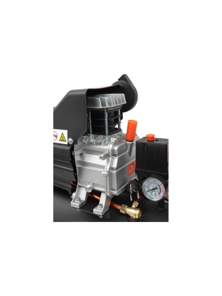 Поршневой масляный компрессор Gigant и набор пневмоинструмента LAS 24/1500K