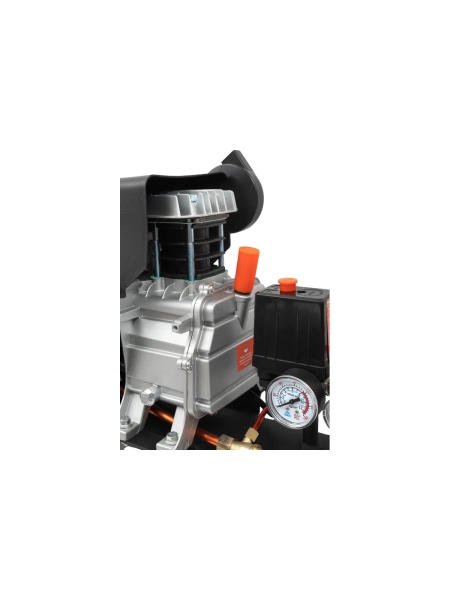 Поршневой масляный компрессор Gigant и набор пневмоинструмента LAS 24/1500K