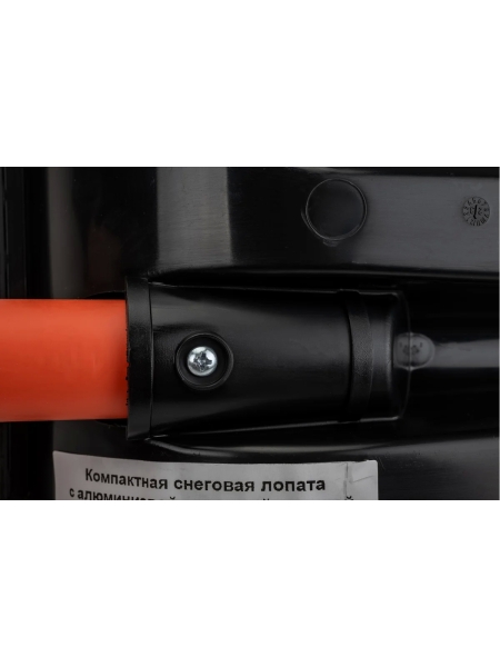 Компактная снеговая лопата Gigant с алюминиевой защитной планкой и дюралюминиевым черенком GCI-07