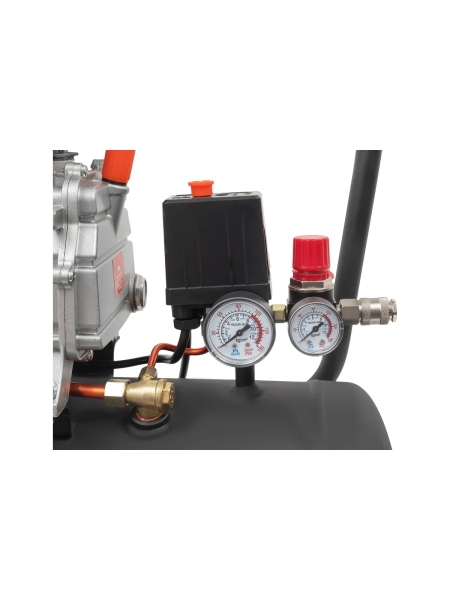 Поршневой масляный компрессор Gigant и набор пневмоинструмента LAS 50/1800K