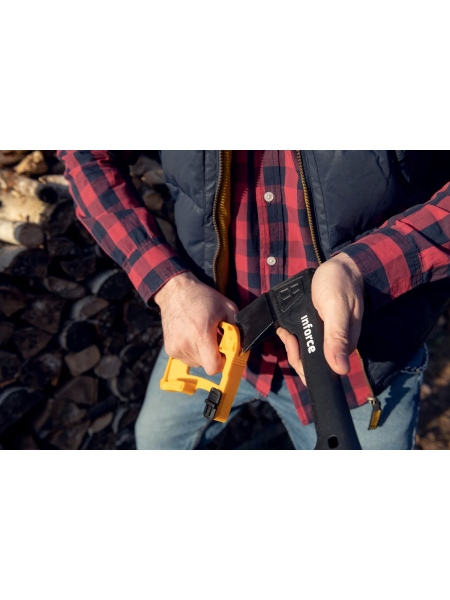 Универсальный топор с точилкой в кофре Inforce 440 г, 230 мм 06-12-23